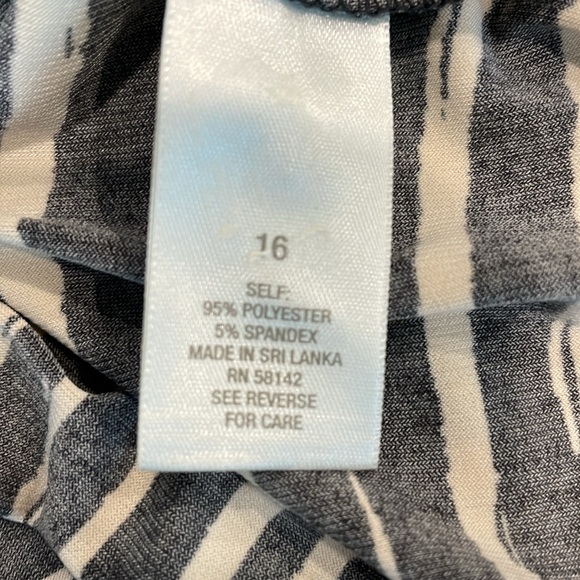 Dressbarn tee shirt style wrap dress in the mod swirl print you will love! Sz 16 - Picture 9 of 12